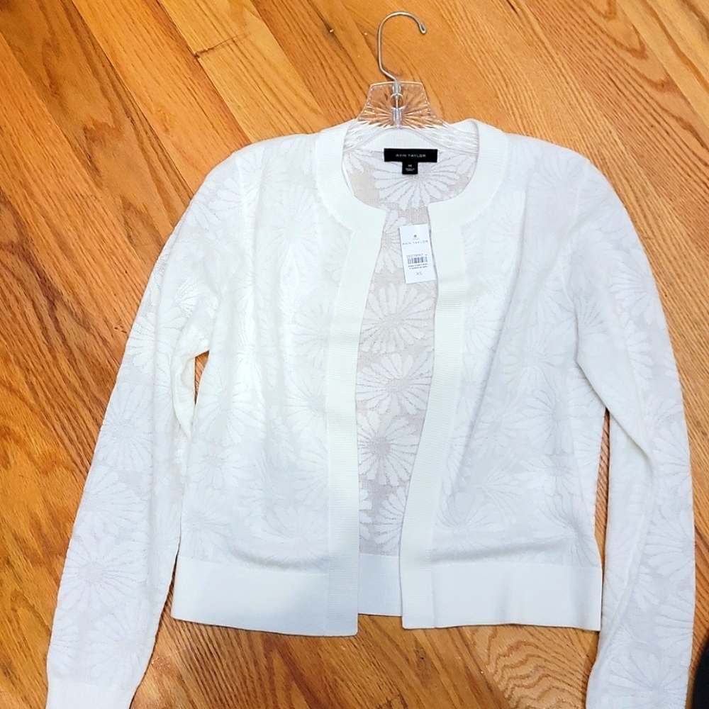 Ann Taylor textured cardigan